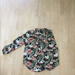Anne Taylor floral blouse. Drawstring neck tie.